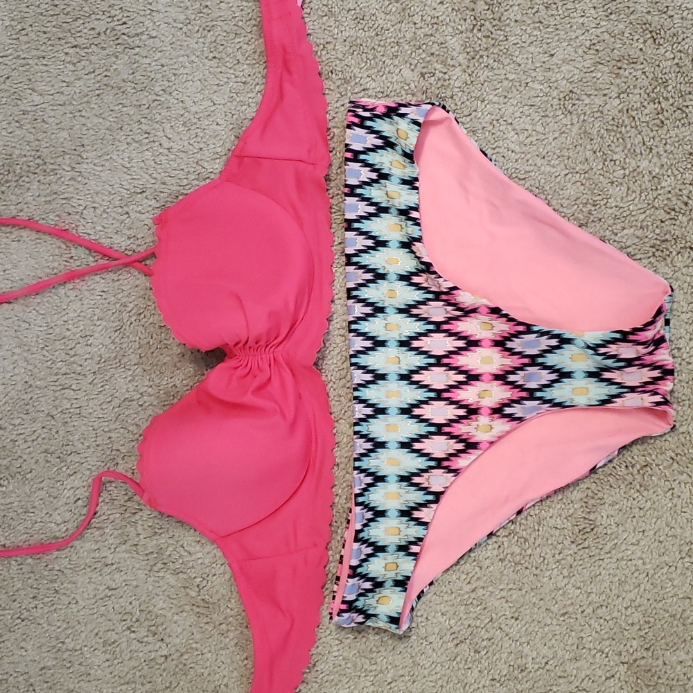 Victoria's Secret swimsuit 32C top medium bottoms